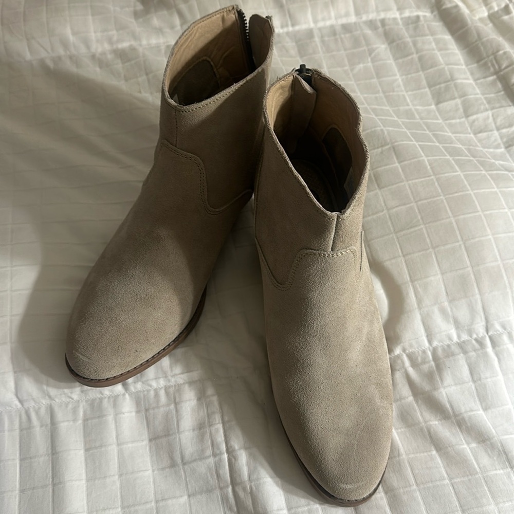 NWOT Skechers Womens Lasso Caravel Short Zip on Ankle Boot Tan size 10